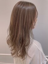 シアーベージュで大人ハイライト