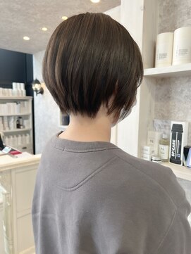 キャアリー(Caary) 福山市美容室Caary人気 青みグレージュ艶ショートスタイル