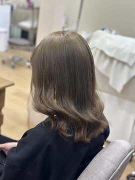 ミラシィ 成田(Mirashy) ハイライトカラーミルクティーベージュレイヤーカット