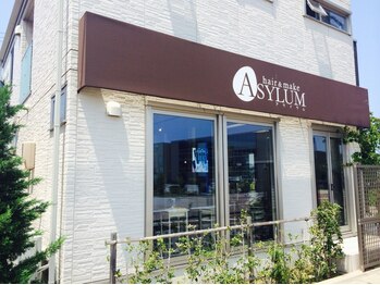 アサイラム(ASYLUM)の写真/明るく話しやすい空間で髪のお悩みも相談しやすい、アットホームサロン♪家族揃って長く通って頂けます★