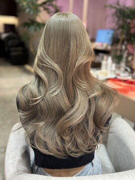 ウィクシーミミ 栄矢場町店(wixy mimi) ホワイトベージュ