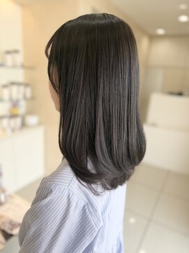 ヒビカ(HIBIKA) 重めレイヤーカット 透明感グレージュ