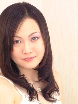 アクティブ(Active) 上質な女性の巻き髪スタイル