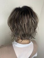 モルニ(MORNI)&nbsp;ゆるウェーブ_マロンベージュ Aラインボブ かきあげ