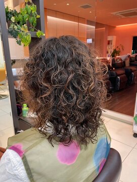 キサ ファータ 恵比寿(kisa fata) [オージュアサロン/恵比寿]個性派スパイラルパーマ/くるくる