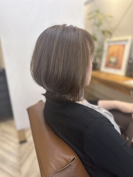 琥珀 くびれボブ×白髪ぼかしハイライト