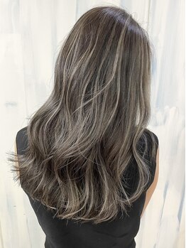 アップ(A+hair)の写真/【三宮/元町】白髪もハイライトでオシャレにカバー♪白髪ぼかしで伸びても気になりにくい綺麗なスタイルを*