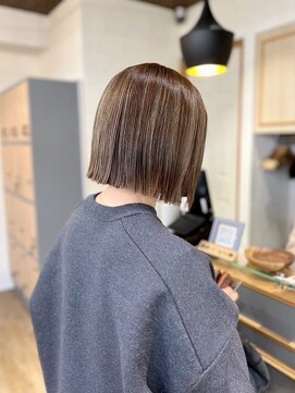 ネオリーブ クーロ(Neolive curro) 白髪ぼかしハイライト×似合わせカット[横浜/東神奈川]