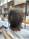 くびれミディアムヘア×30代ふわっとスタイル