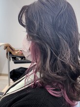 レンネ(Renee) 色気ロングローレイヤー×ガーリーインナーピンク