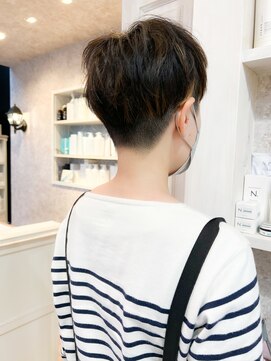 キャアリー(Caary) 福山caary小顔補正立体カット刈り上げショートか20代30代40代