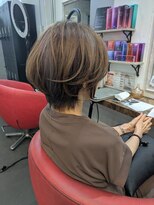 アリイ(ali'i) 白髪ぼかし×ショートスタイル