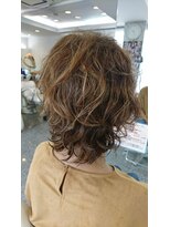 ヘアプラザ アーベン(HAIR PLAZA AERBEN) パーマスタイルにハイライト入れた大人スタイル