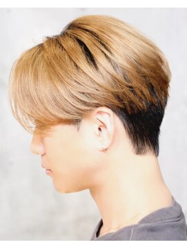 クリュウゲート 三鷹店(KURYU GATE) 刈り上げショート黒髪/グレーベージュ/センターパート
