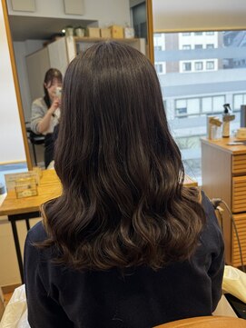 アピッシュ シェリ(apish cherie) ミディアムコテ巻き風パーマ