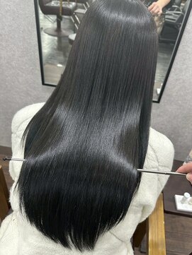 イリ 心斎橋(ili) インナーカラーミルクティーベージュレイヤーカット