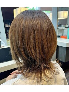 エノモト(ENOMOTO) ミディアムレイヤーカット透明感ベージュ艶カラー小顔20代30代