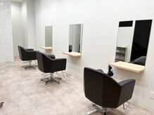 リペ(ripe)の雰囲気（フロアは白を基調とした清潔感のある店内◇）