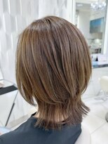 秋の大人可愛い◎オリーブベージュ×外ハネボブ秋カラー