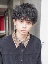 カライング(ing)&nbsp;スーツ短髪ツーブロック束感モテる黒髪シークレットパーマ流行