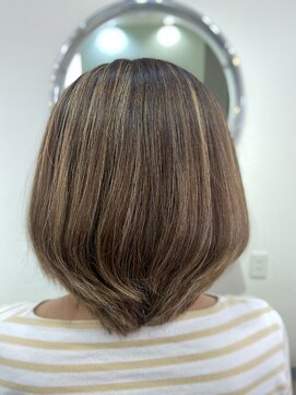 ビィーワンイースト(Be 1 EAST) ミディアムボブ