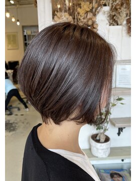 フロール(florun) 顎ラインの前下がりボブ×モカブラウン