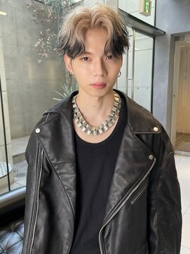 サンバレー(SUNVALLEY) フェザーセンターパート ツーブロック エンドカラー