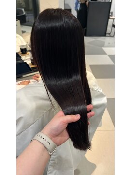 イワイナゴヤ(i i -IWAI NAGOYA-) 艶々に仕上がるヘアカラー