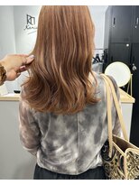 カミエ(kamie)&nbsp;スタイリッシュなダブルカラーカラーのミディアムスタイル