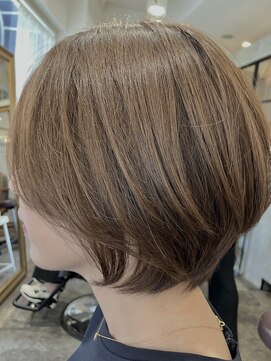 ローレン(Loren) 大人ショートボブ