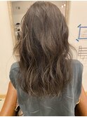くすみ感のマットアッシュ