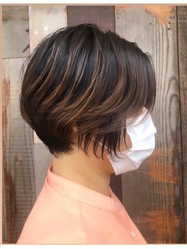 ダブル(W) ショートボブ×デザインカラー