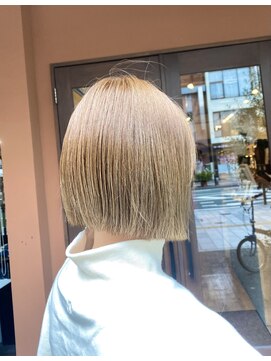 ココカラヘアー ニコ(cococara hair nico) ブリーチなし/ハイトーン/切りっぱなしボブ/韓国風/ミルクティ