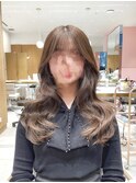 レイヤーカット×ベージュカラー