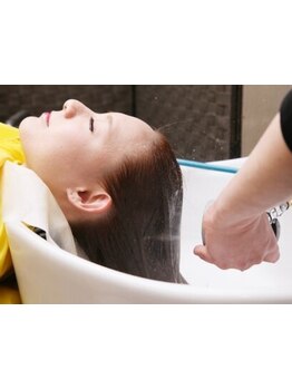 活性水素水を使用したヘッドスパで、髪と地肌をリフレッシュ♪ダメージ毛も補修し、癖も落ち着く！