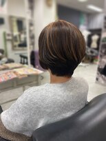 スワロ(SWARO) ハイライトショートボブ