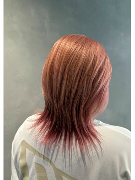 エスケープ トゥ ボナ(ESCAPE to bona.) 遊び心溢れるピンクグラデ×ウルフでさをつける/デザインカラー