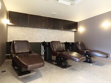 首が痛いから解放。首がフラットになるシャンプー台で至福の癒し