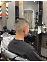 バーニーズ バーバークラブ(BARNEYS BARBER CLUB) 坊主フェード
