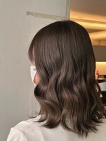ヒペリカム(hypericum)&nbsp;和歌山／アッシュベージュのゆる巻きロング