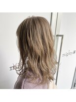 マイティ バイ エイチ(mighty by H)&nbsp;ハイトーンベージュカラー×カーリー