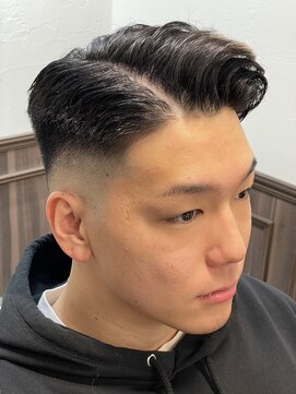 ミリオンバックス 上野(Million Bucks) スキンフェード7:3 <理容室>[シェービング/バーバー/上野]