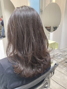 ストレータ バイ マリオ(Strata by mario) 【mami】大人くびれミディ×透明感カラー