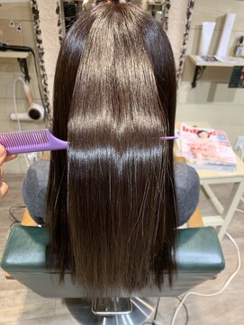 リラ バイ クオーレ(LIRA by CUORE) 酸性縮毛矯正