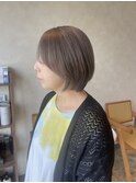 グレージュ/くすみカラー/ショートボブ/ハイトーン