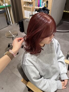 エス 大阪梅田店(es) お洒落度アップワインレッドカラー