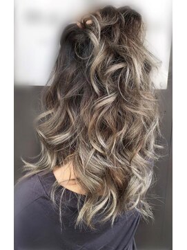 エフェクトヘアスタジオ(effect hair studio) 外国人風プラチナアッシュグレー