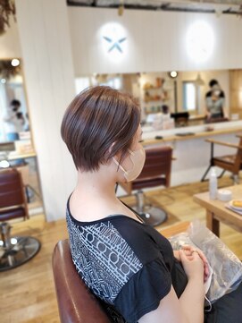 ヘアスペース リズム グリーン(Hair space Rizm green) 襟足のそう前下がり