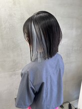 アンバー(UMBER) ブルーグレー　インナーカラー　ブリーチ2回