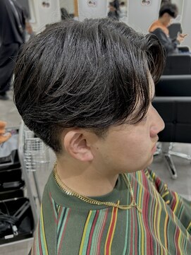 ヒュイル バイ ニアウ(Hwyl by Niau) ニュアンスパーマセンターパートカットパーマスパイラルパーマ